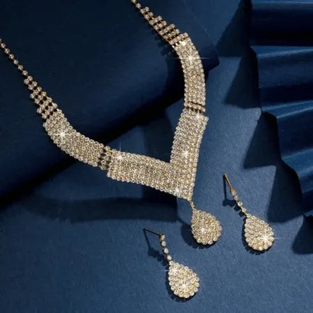 Conjunto de Joias Femininas Gota Strass Prateado – ELIORA Luxo e Elegância